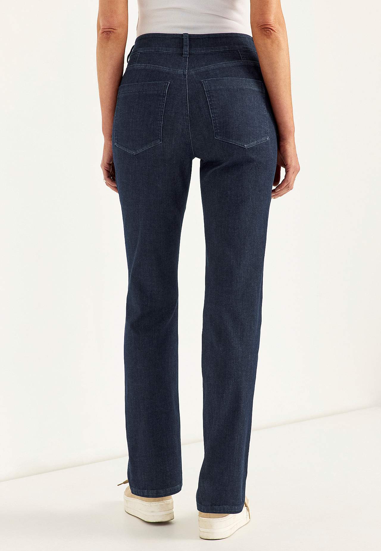 Lige jeans i denim med superstræk - to længder