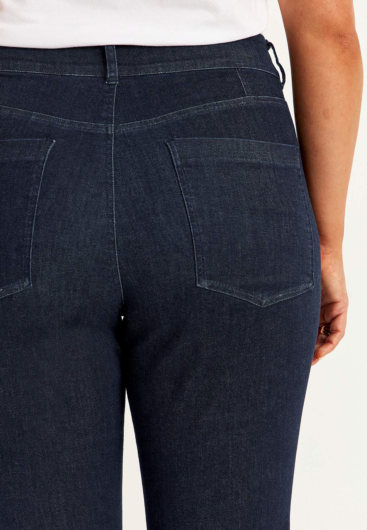 Lige jeans i denim med superstræk - to længder