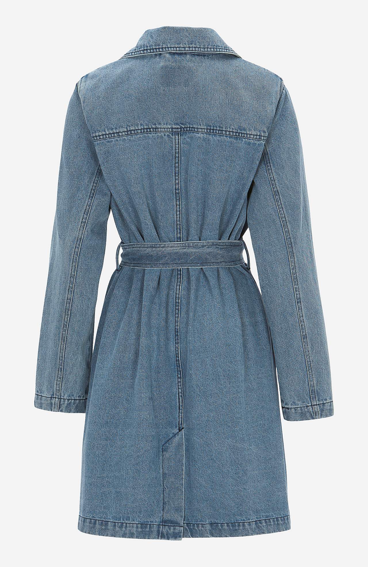 Frakke i denim med bæltespænde