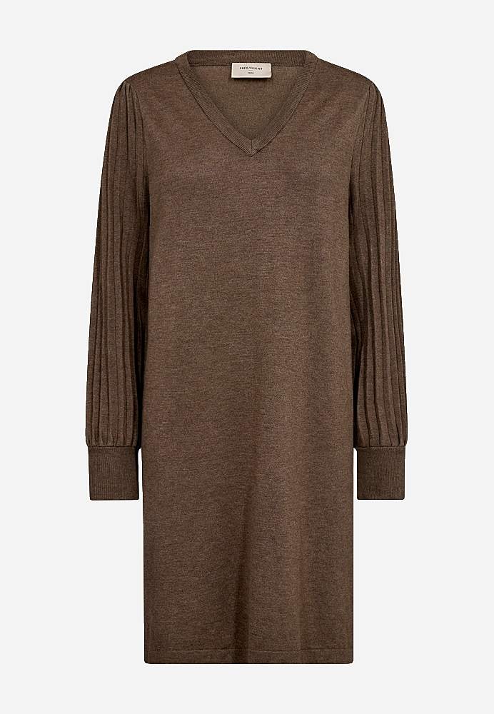 Strikket kjole med plisserede ærmer