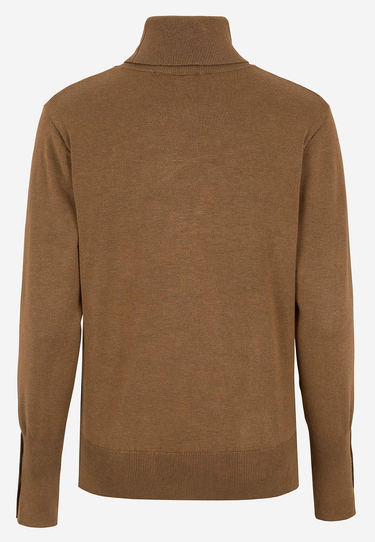 Fintstrikket polotrøje med gyldne knapper