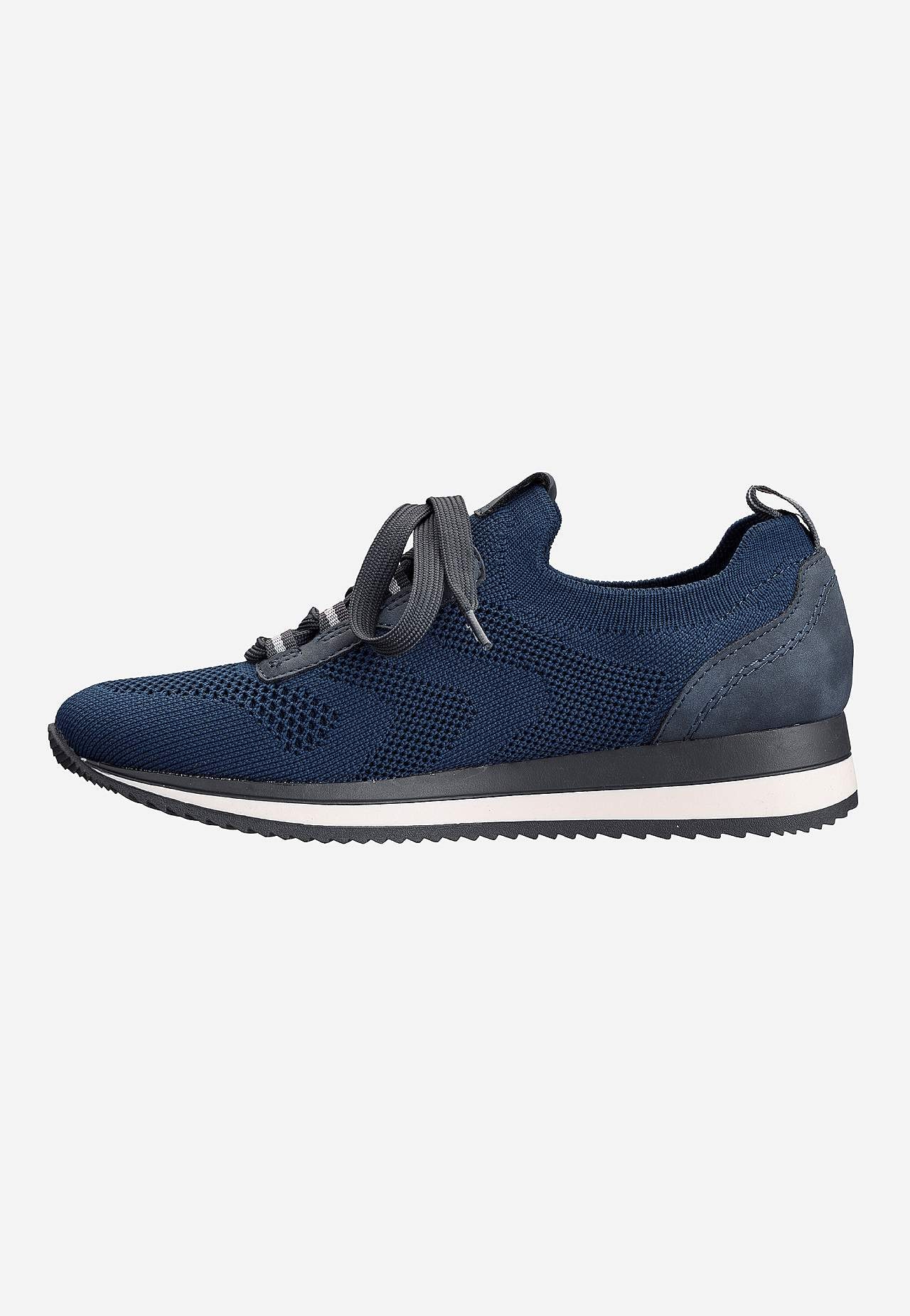 Sneakers i træk-på model