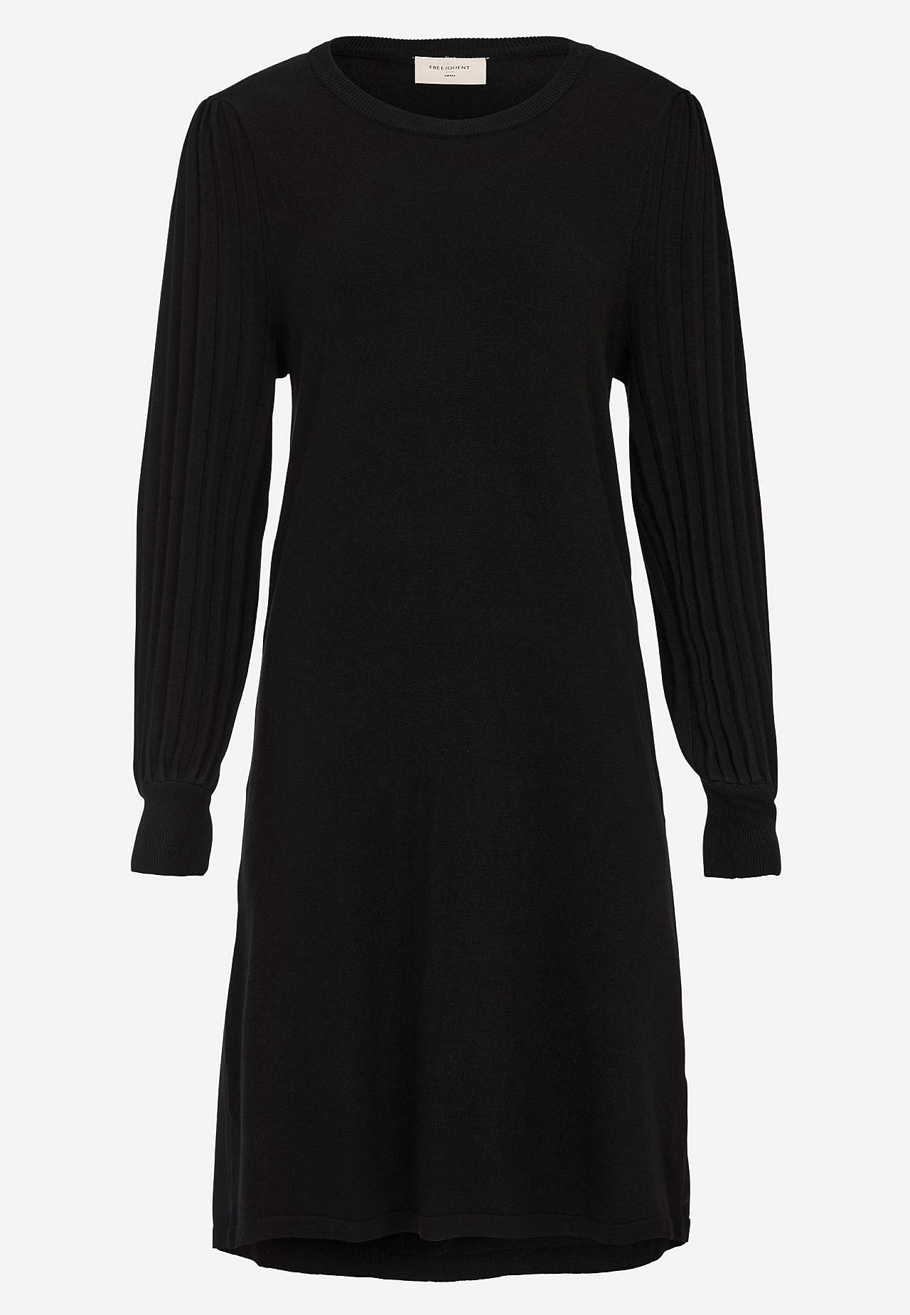 Fintstrikket kjole med plisserede ærmer